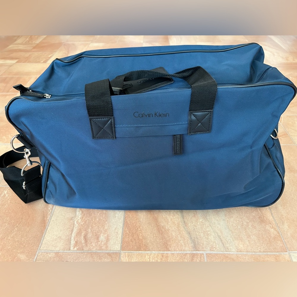 NWOT Calvin Klein Blue & Black Canvas Travel Duffel Bag with Wheels